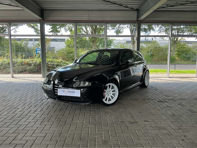 Alfa romeo 147 gta | 3.2 liter busso v6 | 250 pk | 2003 | youngtimer | handgeschakeld | 3 deurs | voorwielaandrijving | btw auto - afbeelding 1 van  17