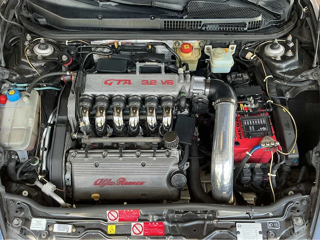 Alfa romeo 147 gta | 3.2 liter busso v6 | 250 pk | 2003 | youngtimer | handgeschakeld | 3 deurs | voorwielaandrijving | btw auto - afbeelding 8 van  17