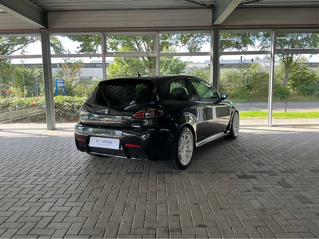 Alfa romeo 147 gta | 3.2 liter busso v6 | 250 pk | 2003 | youngtimer | handgeschakeld | 3 deurs | voorwielaandrijving | btw auto - afbeelding 15 van  17