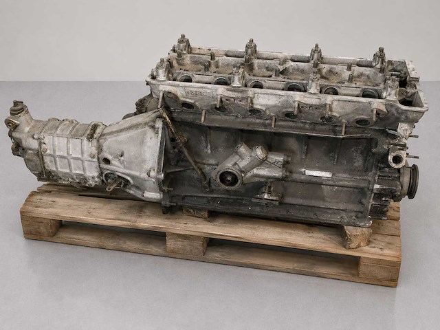 Alfa romeo 2600 engine & gearbox | original six-cylinder drivetrain - afbeelding 1 van  4