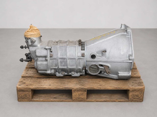 Alfa romeo 2600 spider engine & gearbox | original italian classic drivetrain - afbeelding 1 van  12