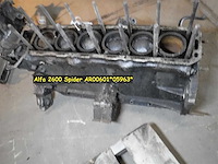Alfa romeo 2600 spider six-cylinder engine | original italian classic engine - afbeelding 3 van  4