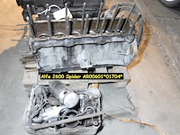 Alfa romeo 2600 spider six-cylinder engine | original italian classic engine - afbeelding 3 van  4