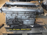 Alfa romeo 2600 spider six-cylinder engine | original italian classic engine - afbeelding 2 van  4