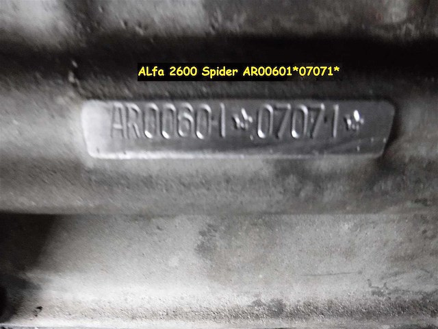 Alfa romeo 2600 spider six-cylinder engine | original italian classic engine - afbeelding 4 van  4