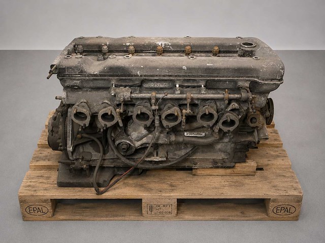 Alfa romeo 2600 spider six-cylinder engine | original italian classic engine - afbeelding 1 van  5