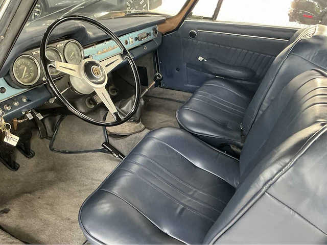 Alfa romeo 2600 sprint | 2.6 | 1964 | 145 pk | youngtimer - afbeelding 9 van  26