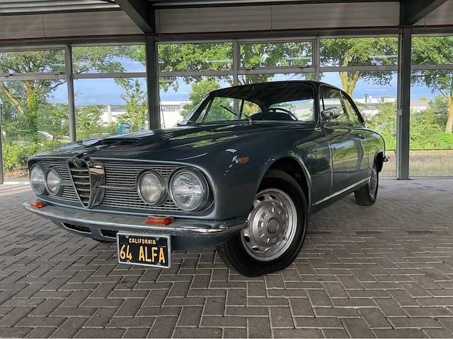 Alfa romeo 2600 sprint | 2.6 | 1964 | 145 pk | youngtimer - afbeelding 1 van  26