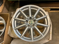 Alfa romeo 8,0jx18h2 velg - afbeelding 1 van  3