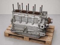 Alfa romeo alfetta 2.0 engine | original italian classic engine - afbeelding 1 van  5
