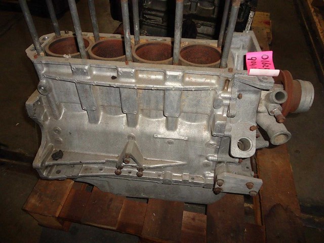 Alfa romeo alfetta 2.0 engine | original italian classic engine - afbeelding 4 van  5
