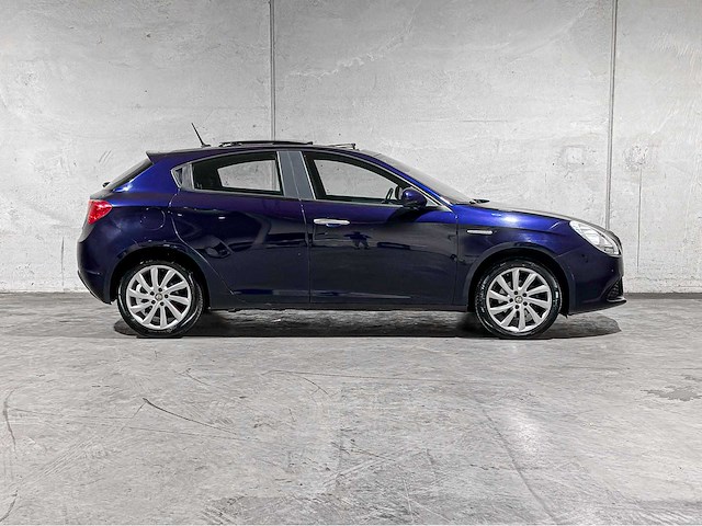 Alfa romeo giulietta 1.4 t distinctive 120pk 2010, kx-159-r - afbeelding 43 van  43