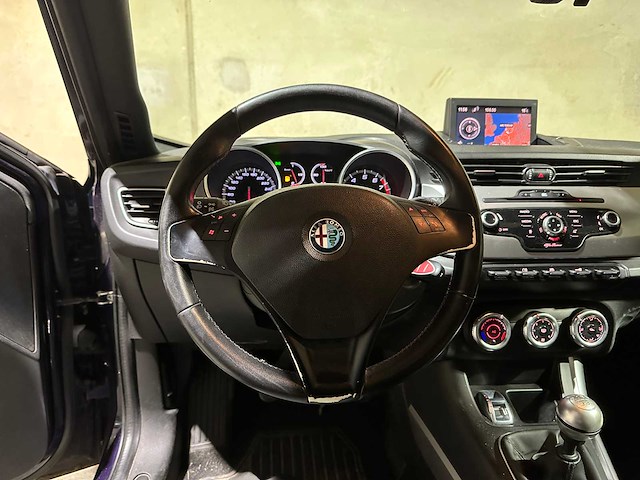 Alfa romeo giulietta 1.4 t distinctive 120pk 2010, kx-159-r - afbeelding 10 van  43