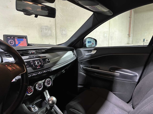 Alfa romeo giulietta 1.4 t distinctive 120pk 2010, kx-159-r - afbeelding 11 van  43