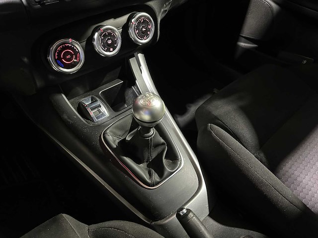 Alfa romeo giulietta 1.4 t distinctive 120pk 2010, kx-159-r - afbeelding 19 van  43