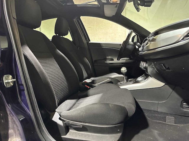 Alfa romeo giulietta 1.4 t distinctive 120pk 2010, kx-159-r - afbeelding 32 van  43