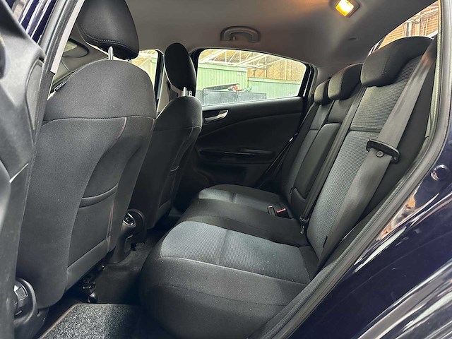 Alfa romeo giulietta 1.4 t distinctive 170pk 2012 (origineel-nl), 00-xkp-5 - afbeelding 20 van  44