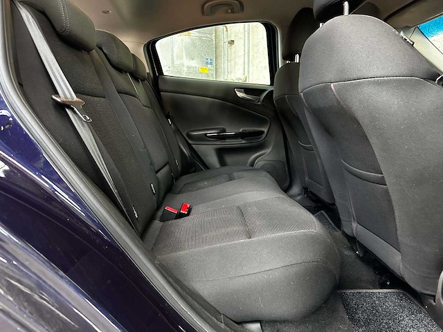 Alfa romeo giulietta 1.4 t distinctive 170pk 2012 (origineel-nl), 00-xkp-5 - afbeelding 24 van  44