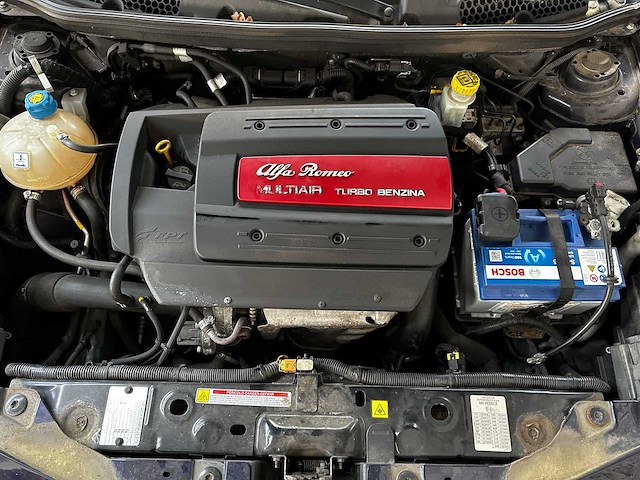 Alfa romeo giulietta 1.4 t distinctive 170pk 2012 (origineel-nl), 00-xkp-5 - afbeelding 36 van  44