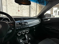 Alfa romeo giulietta 1.4 t distinctive 170pk 2012 (origineel-nl), 00-xkp-5 - afbeelding 27 van  43