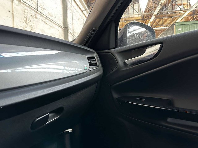 Alfa romeo giulietta 1.4 t distinctive 170pk 2012 (origineel-nl), 00-xkp-5 - afbeelding 9 van  43