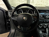 Alfa romeo giulietta 1.4 t distinctive 170pk 2012 (origineel-nl), 00-xkp-5 - afbeelding 6 van  43