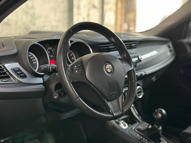 Alfa romeo giulietta 1.4 t distinctive 170pk 2012 (origineel-nl), 00-xkp-5 - afbeelding 5 van  43