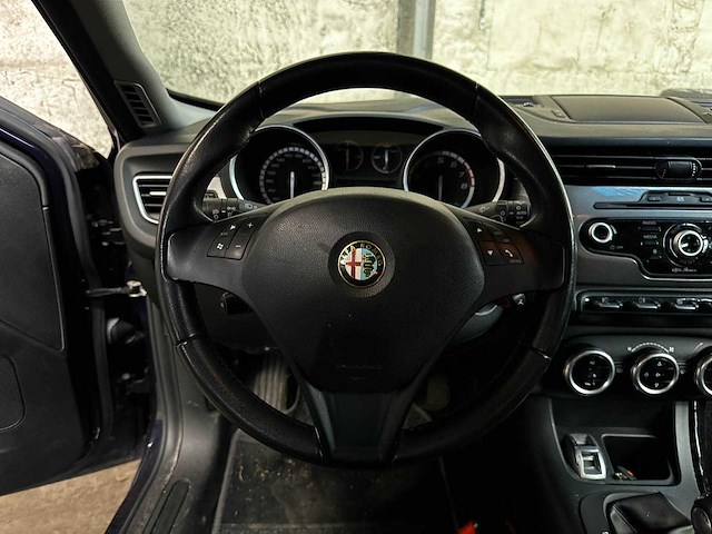 Alfa romeo giulietta 1.4 t distinctive 170pk 2012 (origineel-nl), 00-xkp-5 - afbeelding 6 van  43