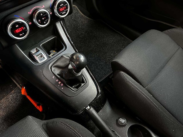 Alfa romeo giulietta 1.4 t distinctive 170pk 2012 (origineel-nl), 00-xkp-5 - afbeelding 15 van  43