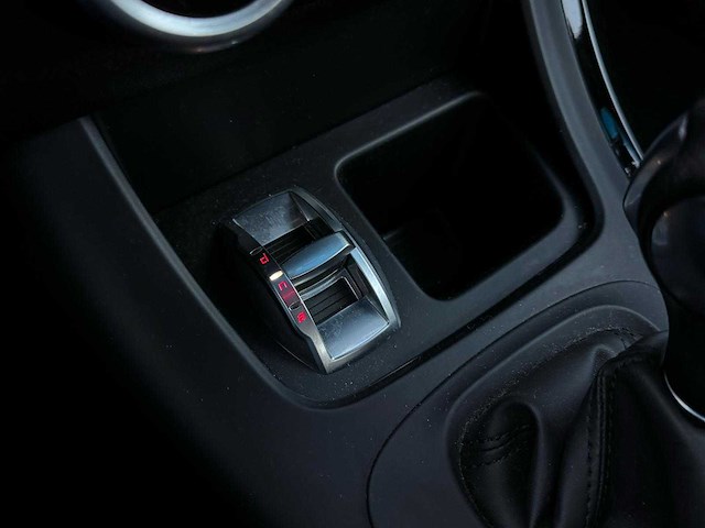 Alfa romeo giulietta 1.4 t distinctive 2012 | p-044-bh iaw - afbeelding 11 van  31