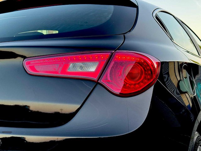 Alfa romeo giulietta 1.4 t distinctive 2012 | p-044-bh iaw - afbeelding 24 van  31