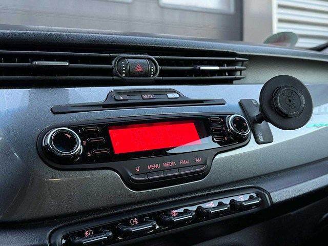 Alfa romeo giulietta 1.4 t distinctive 2012 | p-044-bh iaw - afbeelding 15 van  31