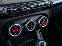 Alfa romeo giulietta 1.4 t distinctive 2012 | p-044-bh iaw - afbeelding 17 van  31