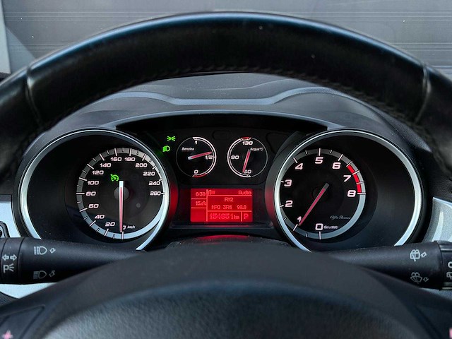 Alfa romeo giulietta 1.4 t distinctive 2012 | p-044-bh iaw - afbeelding 18 van  31