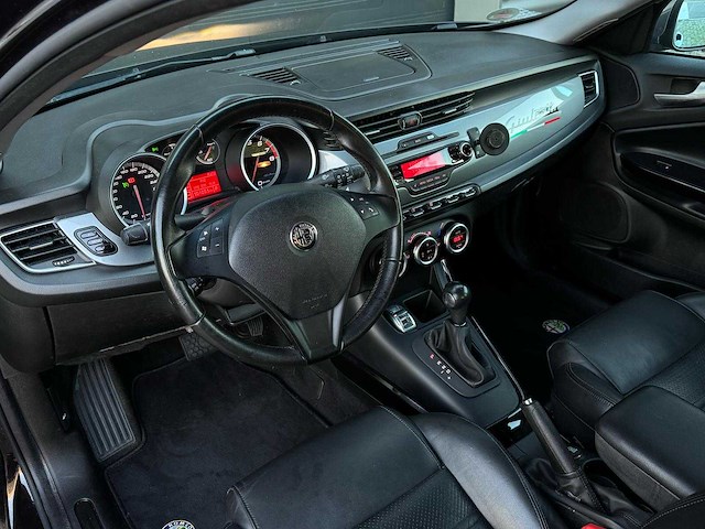 Alfa romeo giulietta 1.4 t distinctive 2012 | p-044-bh iaw - afbeelding 13 van  31