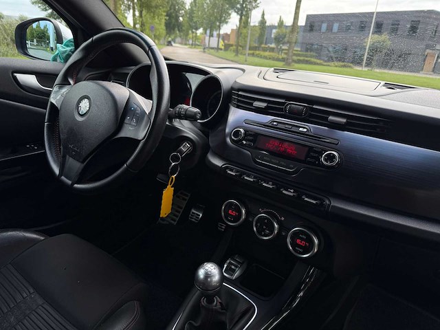 Alfa romeo giulietta 1.4 t distinctive 48-nfn-7 - afbeelding 14 van  15