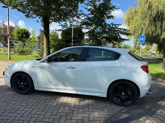 Alfa romeo giulietta 1.4 t distinctive * 82-skg-8 - afbeelding 18 van  22