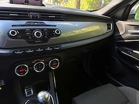Alfa romeo giulietta 1.4 t distinctive *, 82-skg-8 - afbeelding 6 van  22