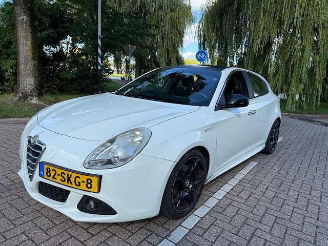 Alfa romeo giulietta 1.4 t distinctive *, 82-skg-8 - afbeelding 1 van  22