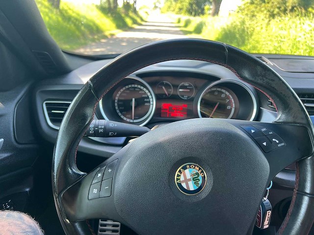 Alfa romeo giulietta 1.4 t distinctive , zf-331-d - afbeelding 4 van  21