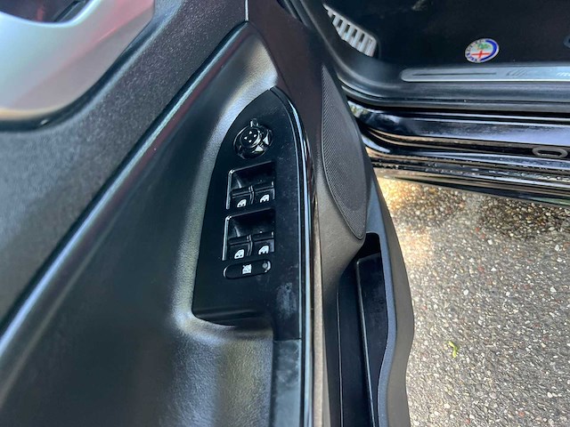 Alfa romeo giulietta 1.4 t distinctive , zf-331-d - afbeelding 12 van  21