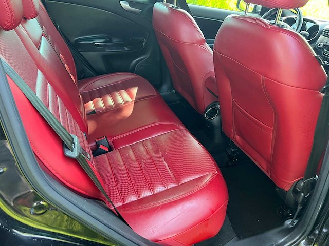 Alfa romeo giulietta 1.4 t distinctive , zf-331-d - afbeelding 14 van  21