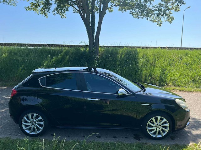 Alfa romeo giulietta 1.4 t distinctive , zf-331-d - afbeelding 20 van  21