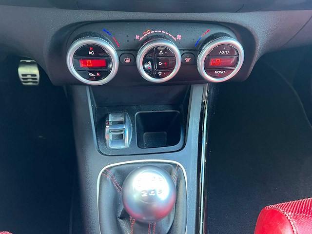Alfa romeo giulietta 1.4 t distinctive , zf-331-d - afbeelding 5 van  23