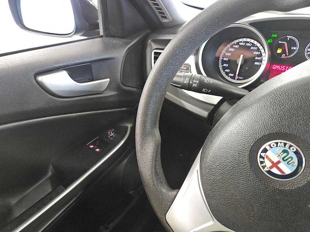 Alfa romeo giulietta 1.4 t progression , g-937-kh - afbeelding 2 van  19