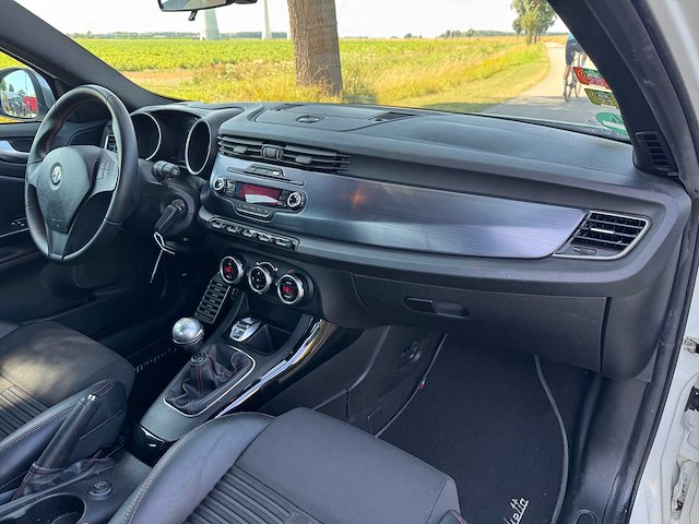 Alfa romeo giulietta 1.4 t sport distinctive 98-nnh-4 - afbeelding 4 van  28