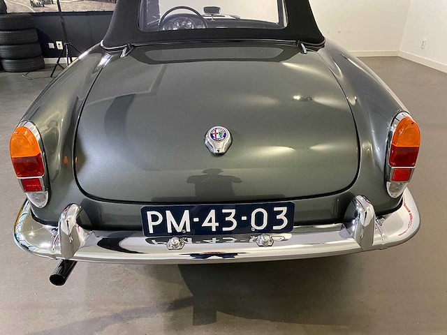 Alfa romeo giulietta spider cabriolet oldtimer - afbeelding 6 van  6