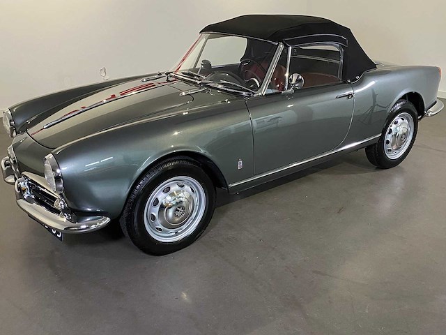 Alfa romeo giulietta spider cabriolet oldtimer - afbeelding 2 van  6