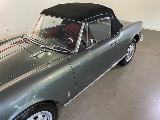 Alfa romeo giulietta spider cabriolet oldtimer - afbeelding 4 van  6