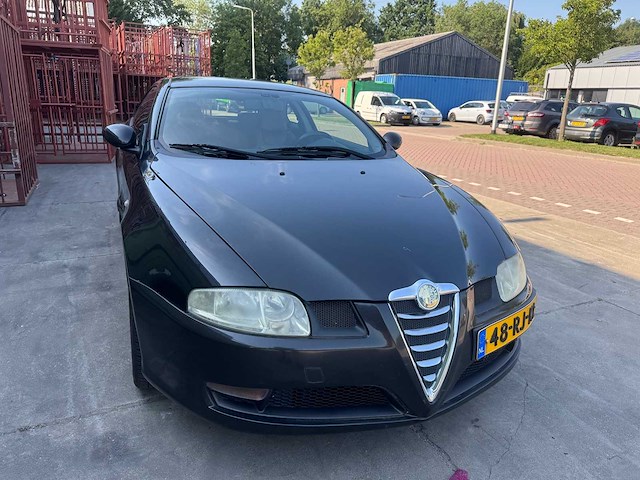 Alfa romeo gt 2.0 jts dist. selesp 48-rj-kl - afbeelding 18 van  20